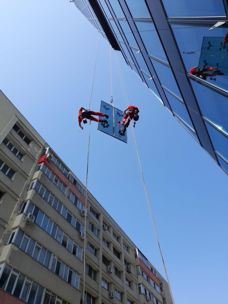 Mentenanta fatadelor de cladirilor de birouri