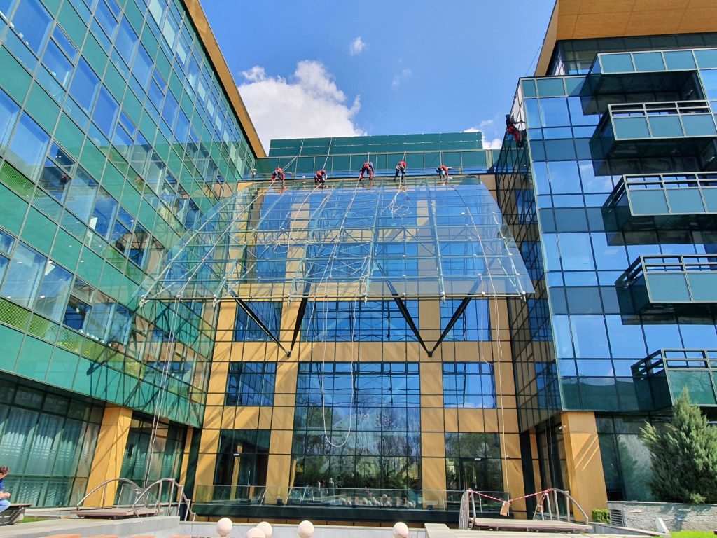 firma alpinism utilitar Bucuresti